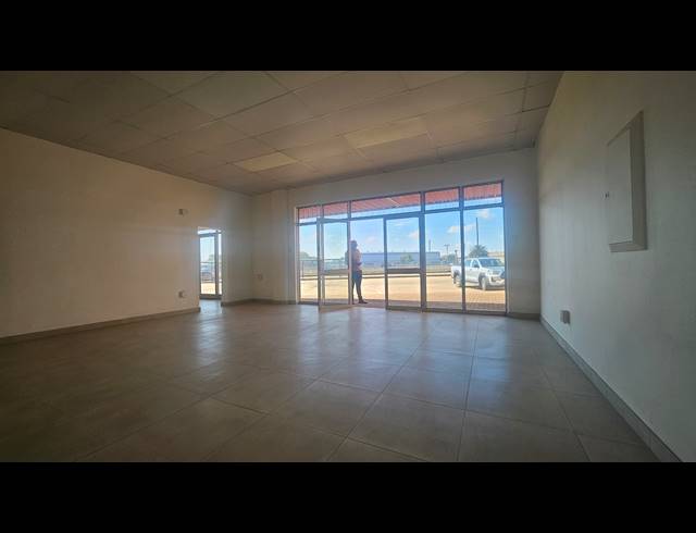 90M² RETAIL TO LET IN ROSSLYN